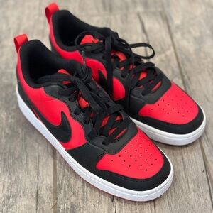 Nike Court Borough Lows size (6) Youth / Men  (7.5) woman